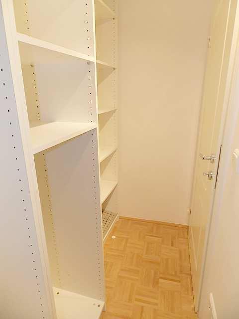 k Garderobe und Abstellraum - 1190 Wien: 3,5 Zimmer, Garten, beste Lage Pyrkergasse