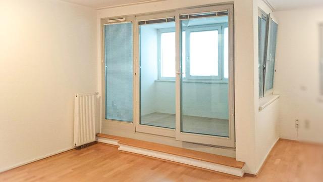 d wohnraum loggia - 1130 Wien/Unter St. Veit: Attraktive Garçonnière mit Loggia - Garten und Dachterrasse zur allgemeinen Nutzung